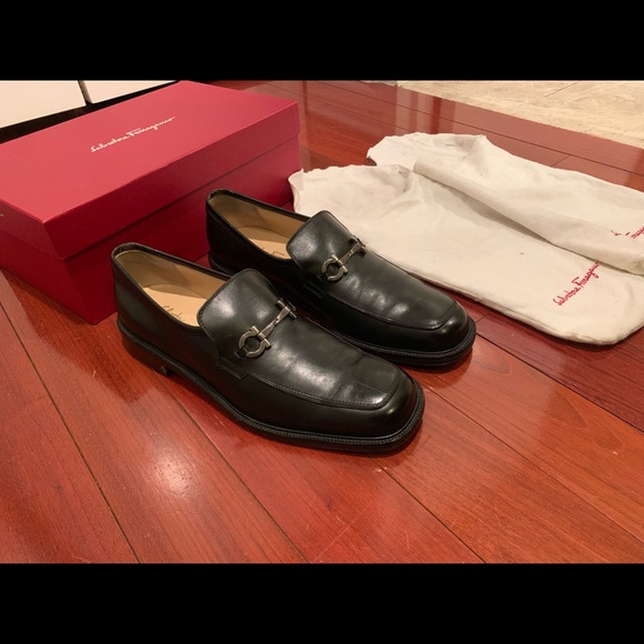 Men’s 9.5D Salvatore Ferragamo shoes - Picture 3 of 5